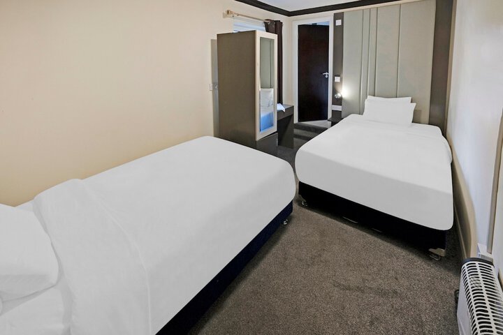 Room 45 of 83