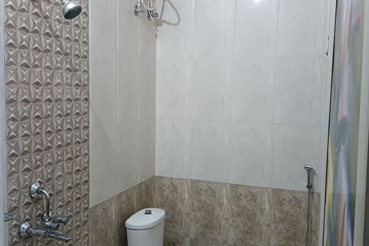 Room 18 of 30