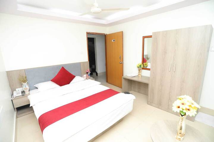 Room 7 of 12