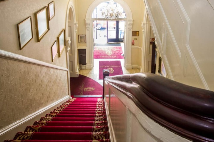 Entrance & Lobby