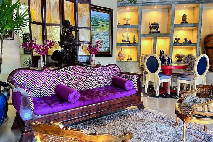 Lounge 46 of 63
