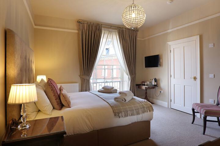 Room 2 of 46