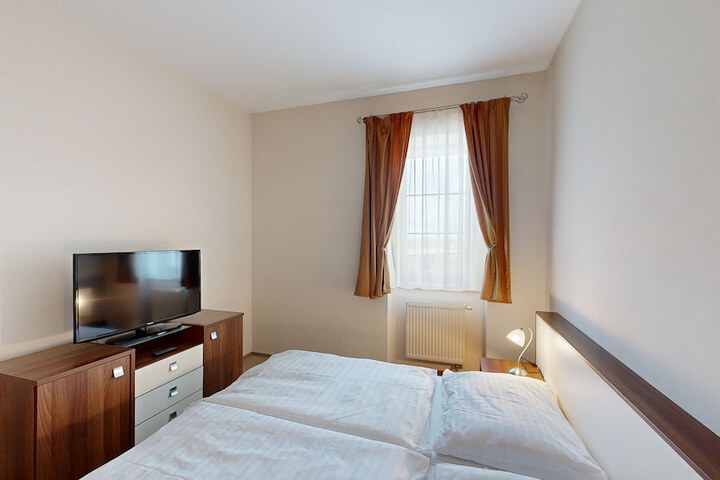 Room 16 of 35
