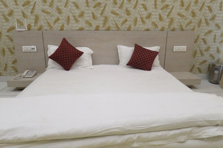 Room 3 of 9
