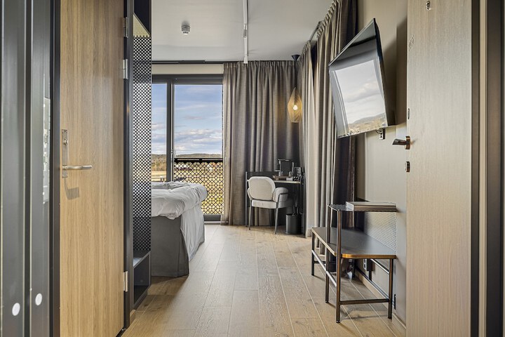 Room 33 of 234