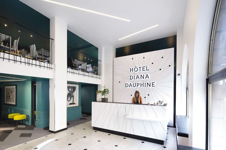 Guest Lobby