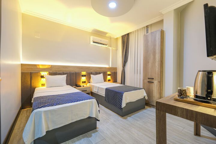 Room 9 of 25