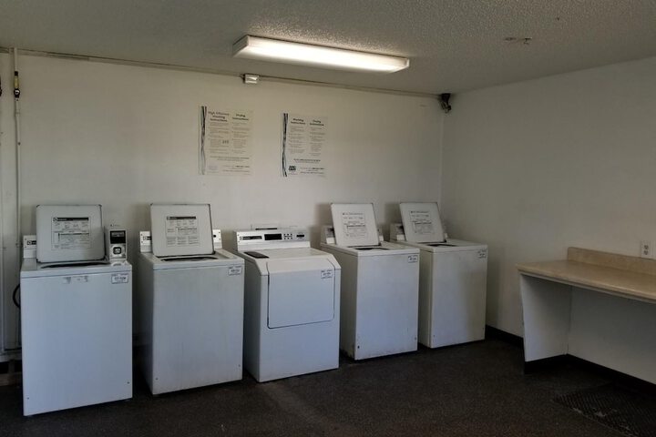 Laundry 20 of 28