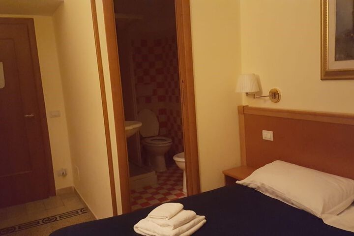 Room 16 of 19