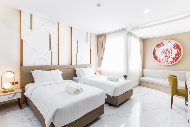Room 2 of 32