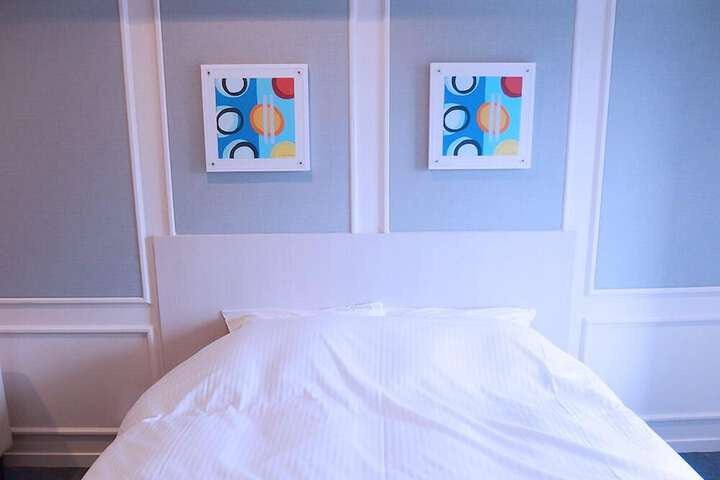 Room 10 of 27