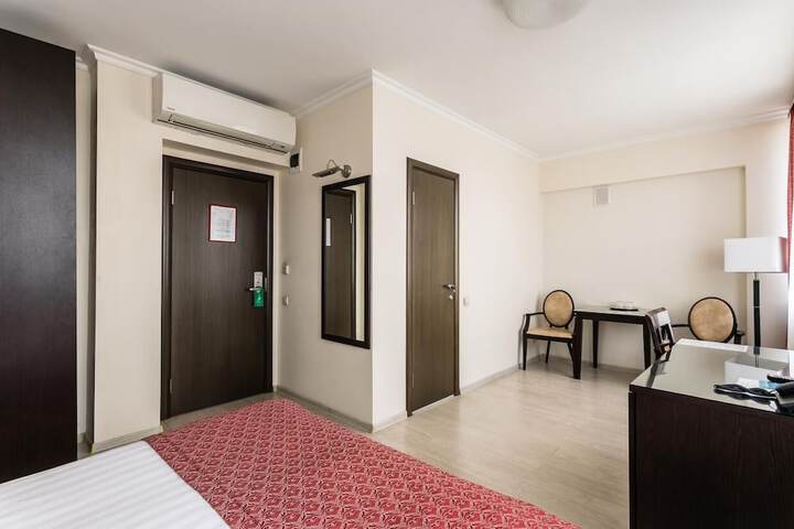Room 18 of 95