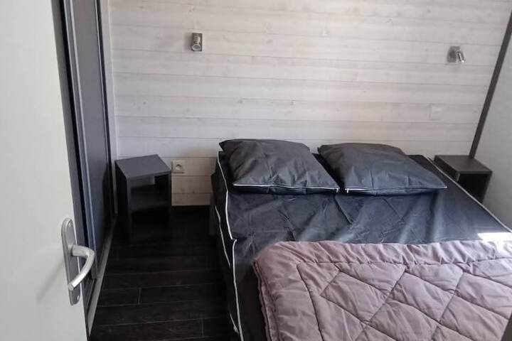 Room 11 of 42