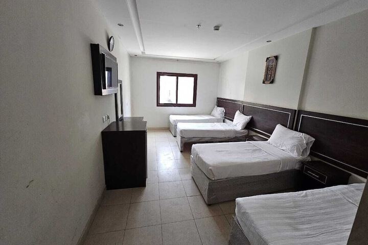 Room 4 of 7