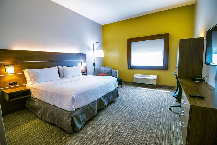 Room 13 of 42
