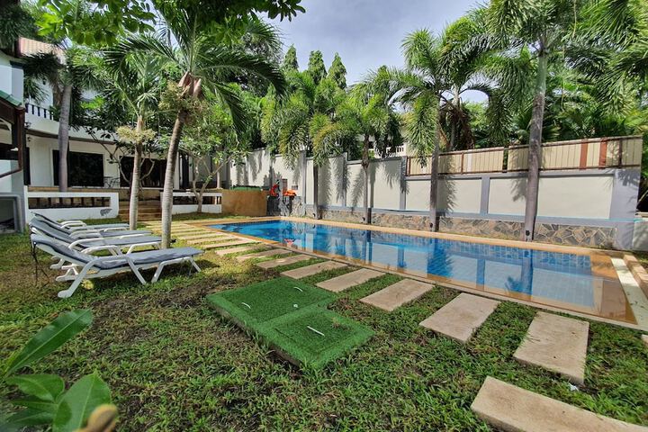Hotel Pool
