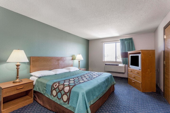 1 King Bed (7 of 15)