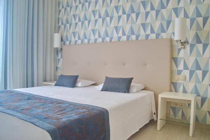 Room 15 of 36