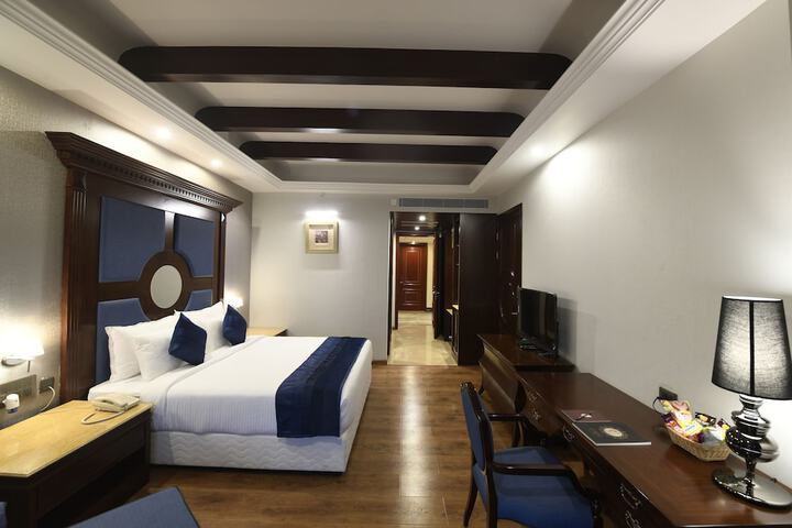 Room 7 of 24