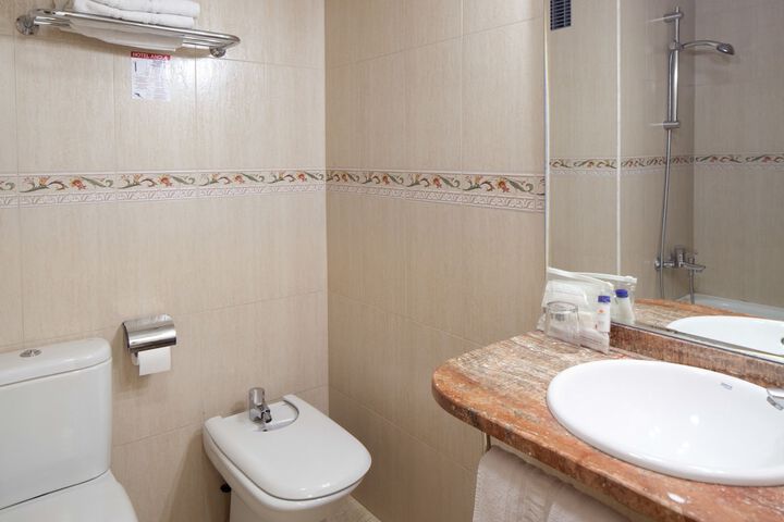 Room 8 of 27