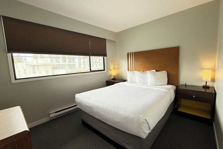 Room 7 of 28