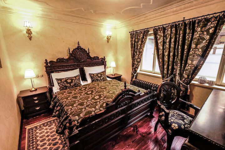 Room 19 of 183