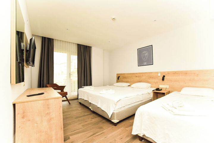 Room 2 of 43