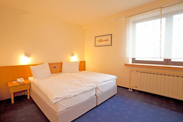 Room 9 of 62