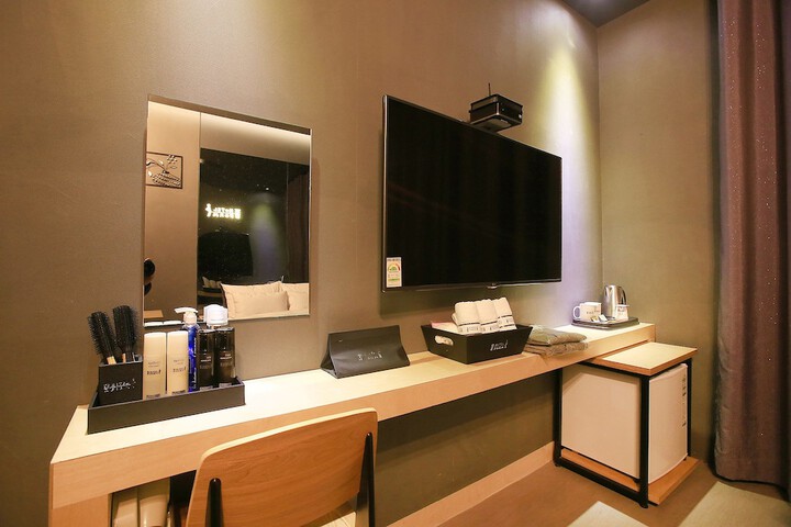 Room 45 of 91