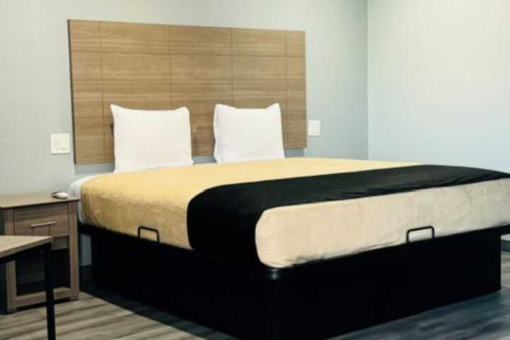 Room 6 of 16
