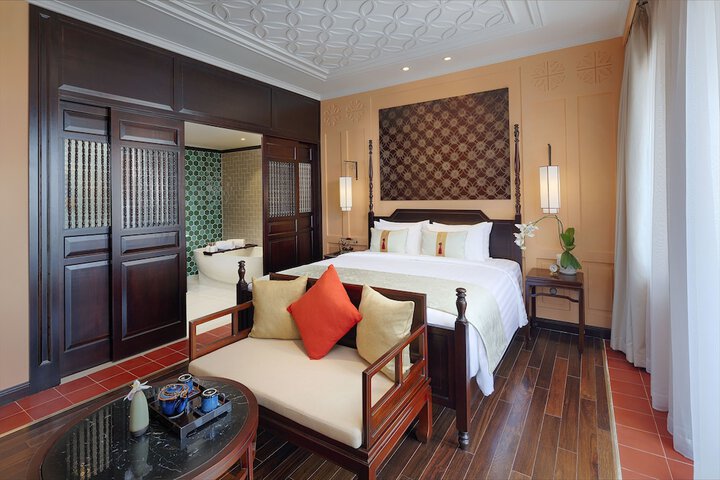 Room 8 of 74