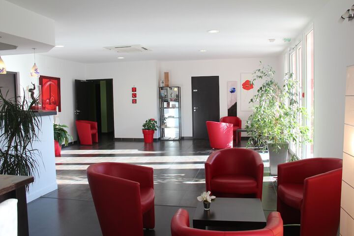 Ballroom/Hall 27 of 52