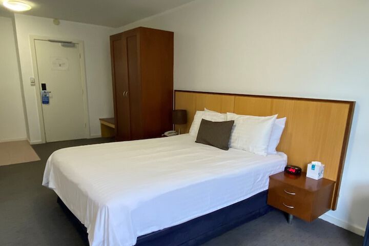 Room 11 of 34