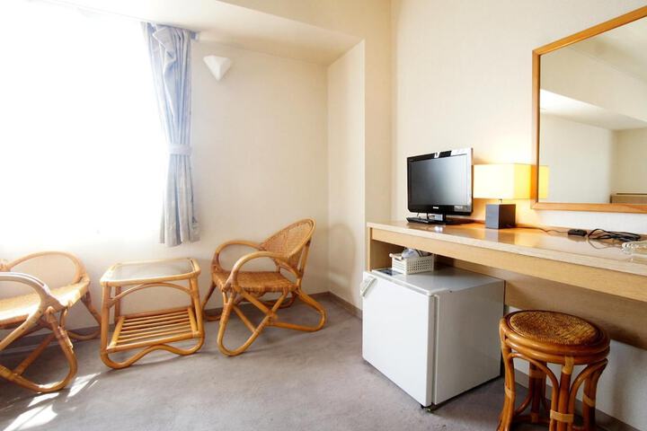 Room 18 of 33