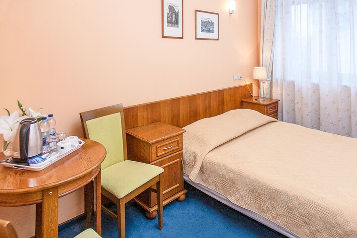 Room 10 of 31