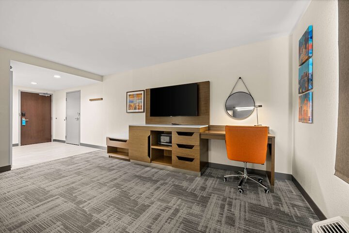 Room 5 of 34
