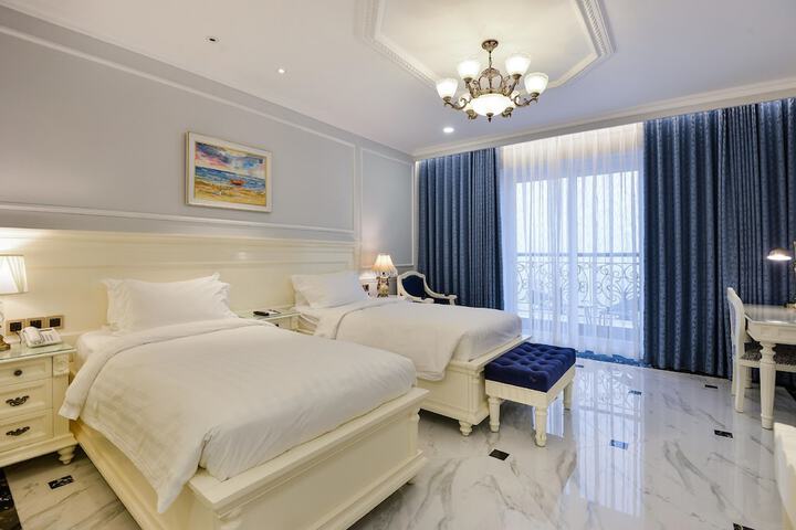 Room 113 of 195