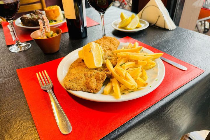 Dining 44 of 77