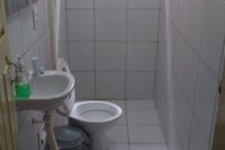 Room 8 of 189