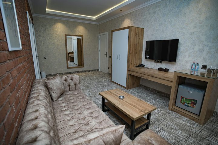 Room 25 of 38