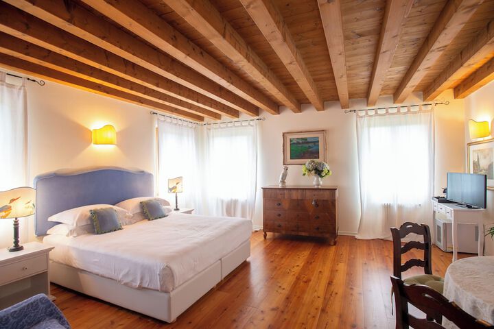 Room 15 of 61