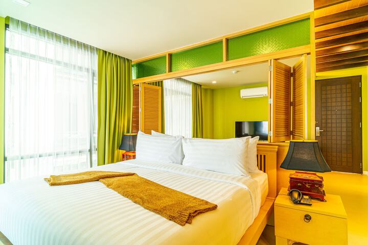 Room 6 of 33