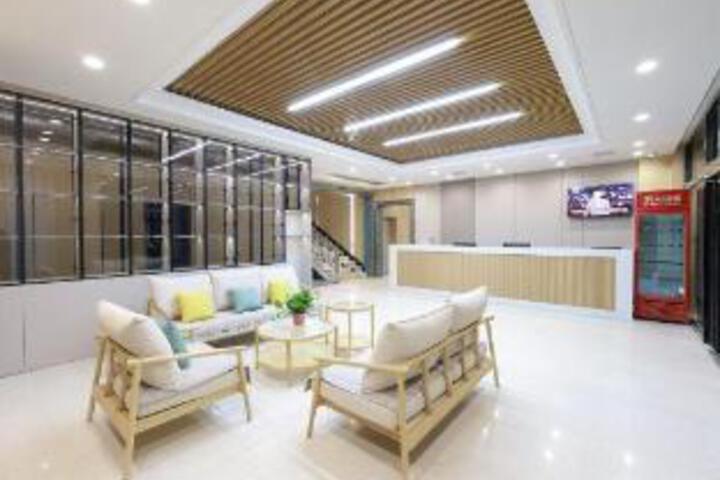 Yuxian Junyue Business Hotel
