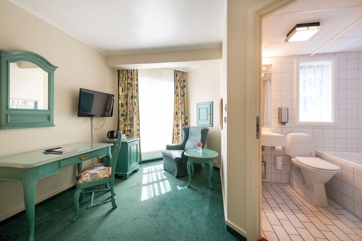 Room 43 of 74