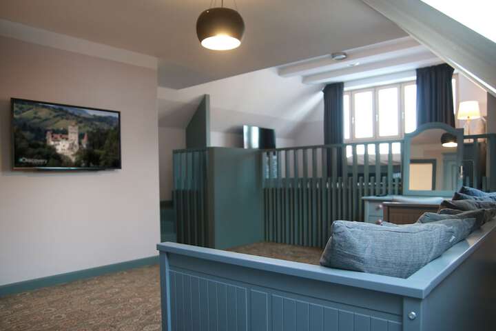 Room 4 of 36