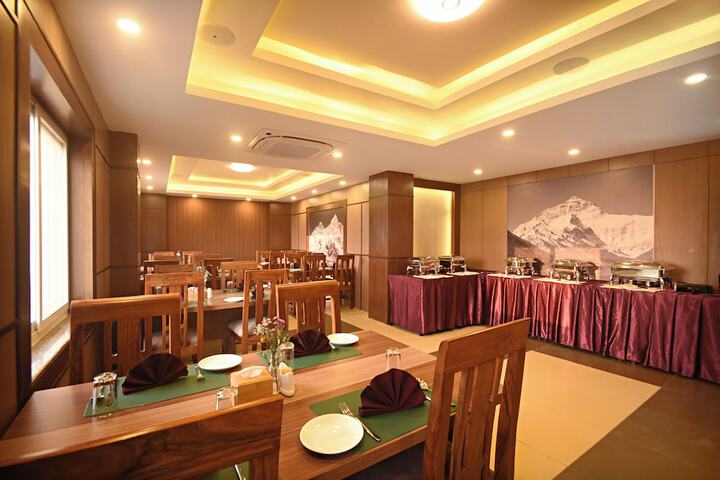 Dining 75 of 121