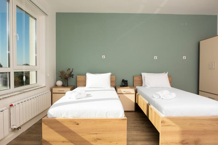 Room 8 of 27