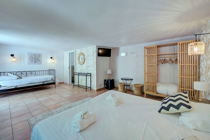 Room 70 of 94