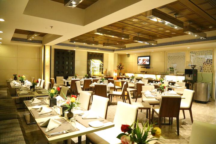 Dining 65 of 80