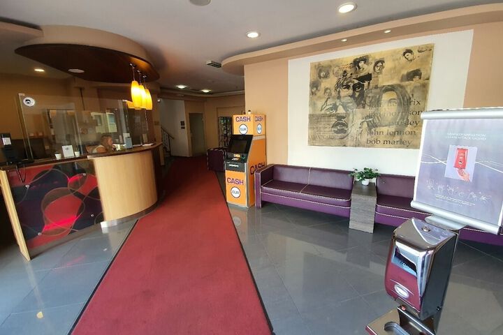 Entrance & Lobby